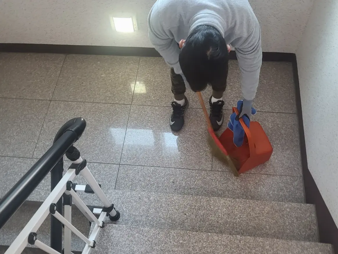 마포구 노고산동 오피스 기계실 장비 주변 정밀 위생청소 사례 - 행진크린